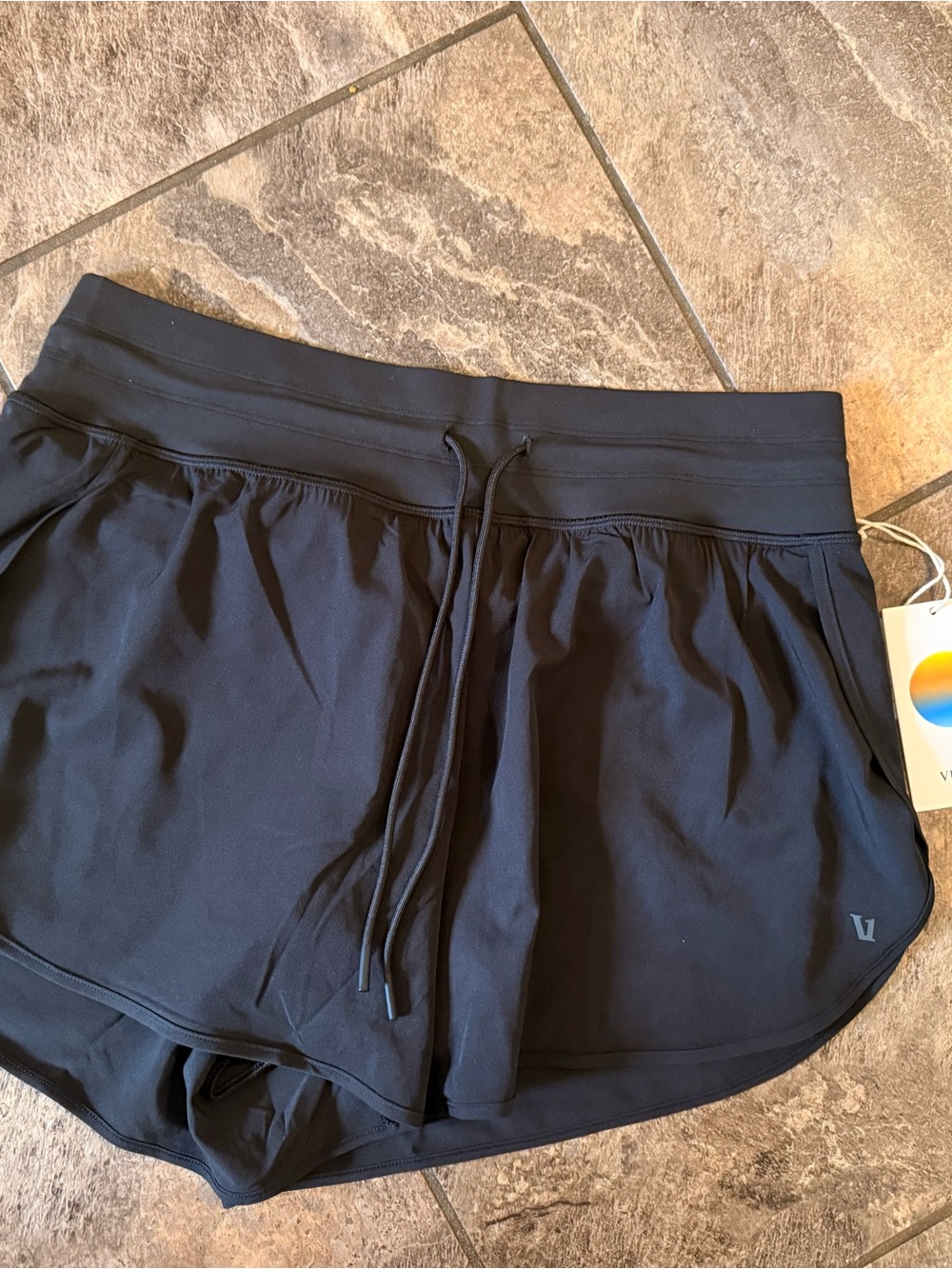 NWT Vuori Daily Speed Shorts 2.5” Women’s size Large